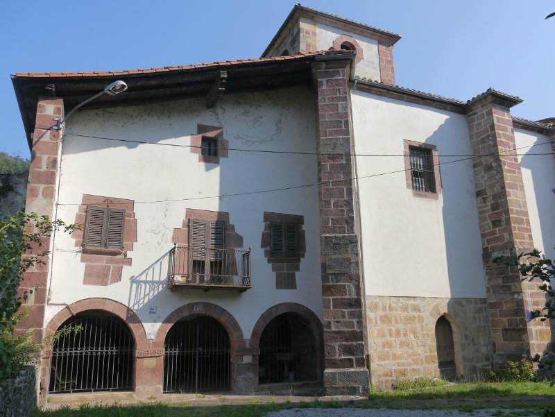 San Juan Bautista eliza, Oieregi