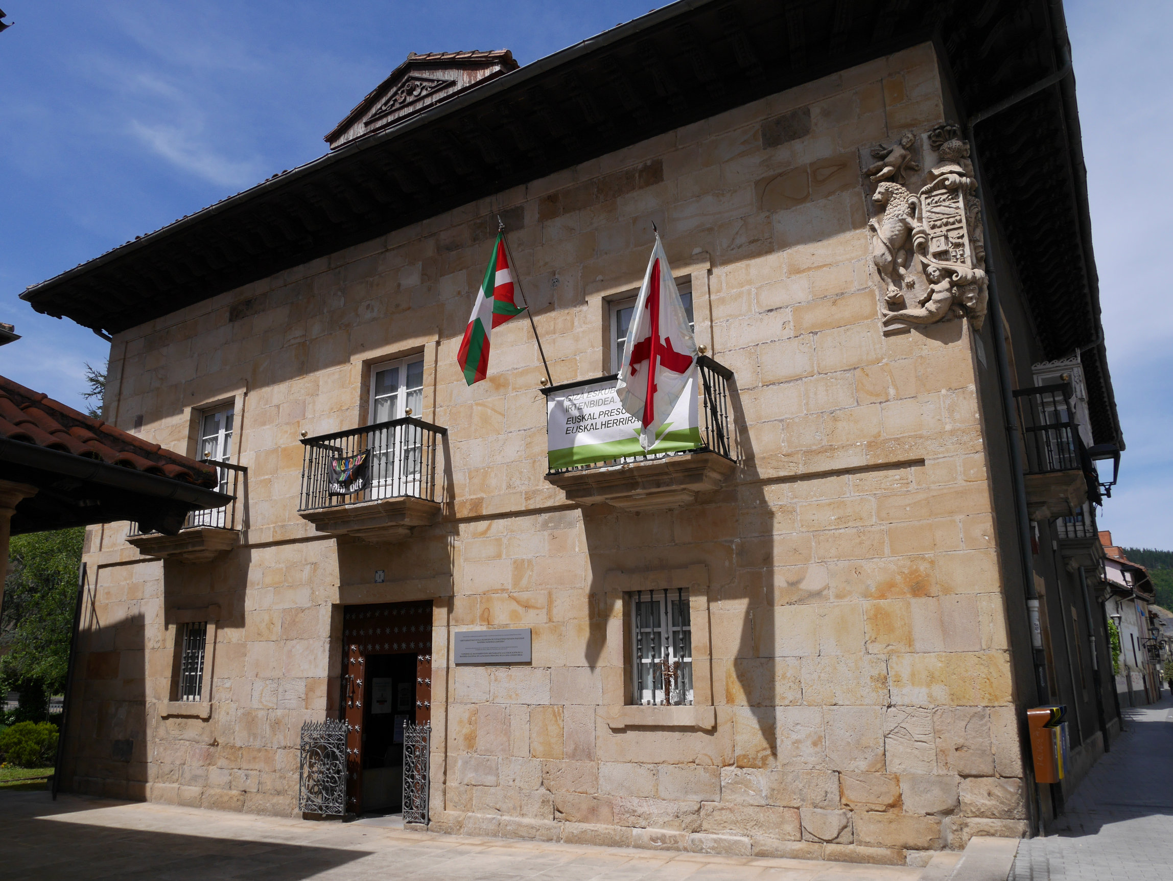 Arratabe jauregia, Aretxabaletako udaletxea