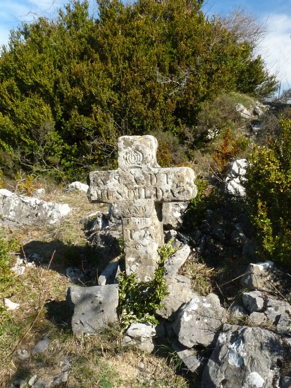 Harrizko gurutzea, Ezkarozeko bidean