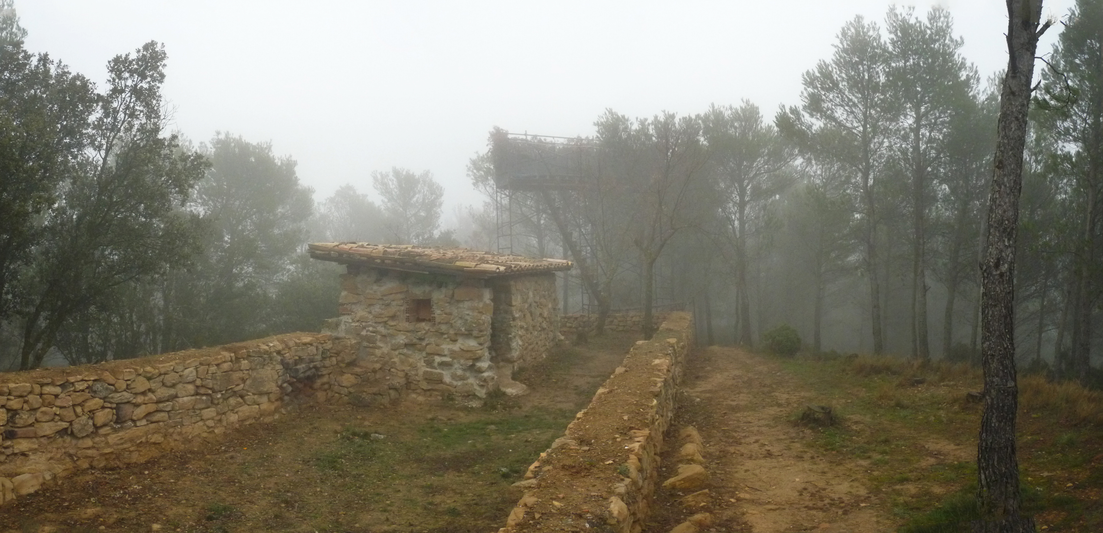 Santa Barbarako gailurra, ehiztarien aterpea eta guzti