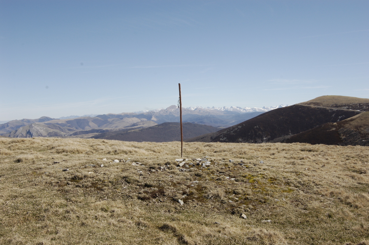 Túmulo Astobizkar Hego (Foto Mtz Txoperena Marzo 2008)