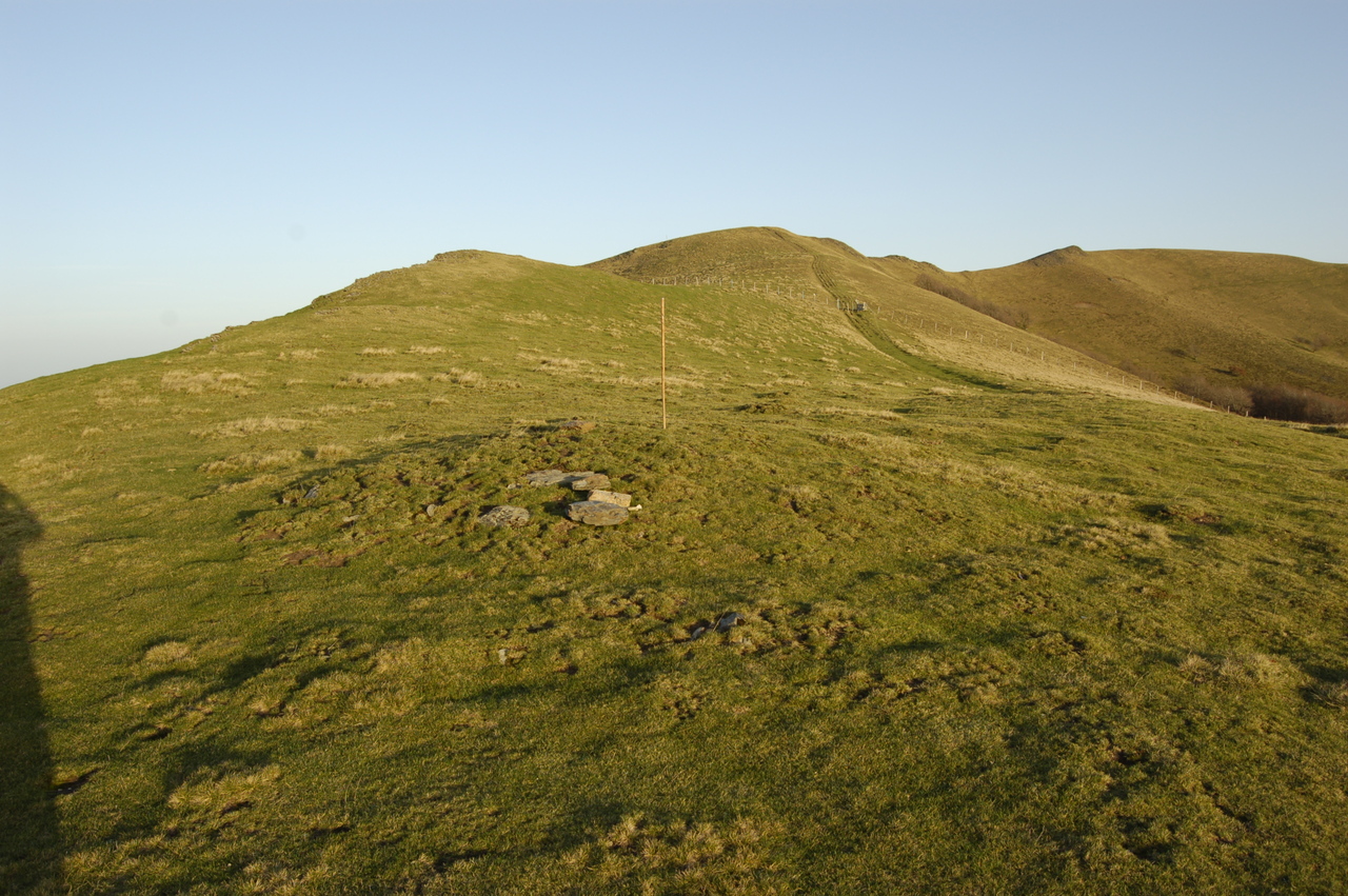 Túmulo Lepoeder (Foto Mtz. Txoperena Abril 2006)