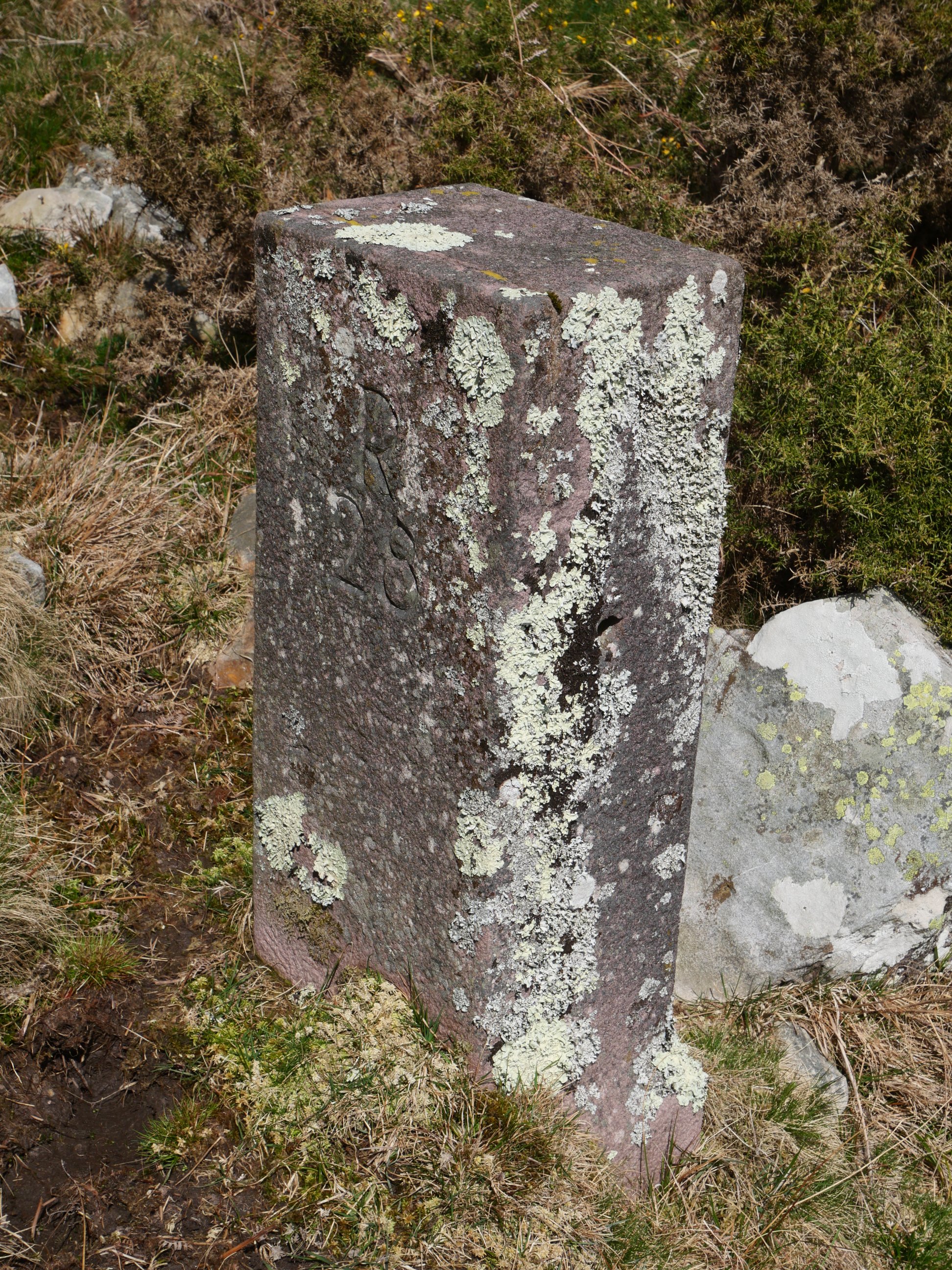 28. mugarria Larrunen