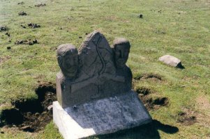 Peio Etxart eta Ramon Jaurenaren omenez ezarritako oroitarria