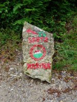Santa Marinara joateko bidea adierazten duen seinalea