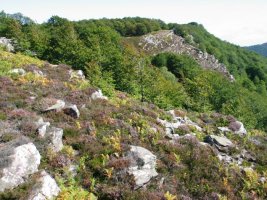 Hegoaldera luzatzen den hegiaren ikuspegia