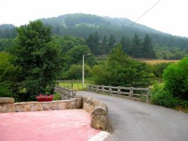 Cruzamos el puente de Zubiate en Baranbio.