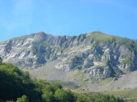La cresta desde el bosque de Holtzarte