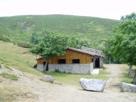 Aralarko Adiskideak-en aterpea Errenagan