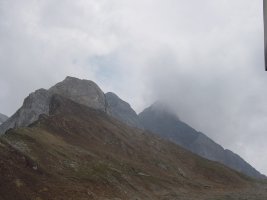 Petit Vignemale eta Pique Longue, lainoek estalirik Baysselanseko Aterpetxetik