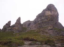espectacular vista de la pared sureste del tologorri una vez superada la primera trepadilla