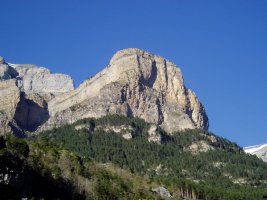 Hego-mendebaldetik ikusita