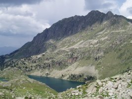 Obago aintzira eta Tuc Gran de Sendrosa hegoaldetik ikusita