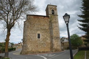 Eliza, herriaren erdian dago