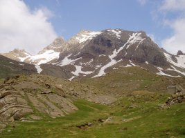 Punta Escarra eta Hombro de Escarra mendebaldetik ikusita