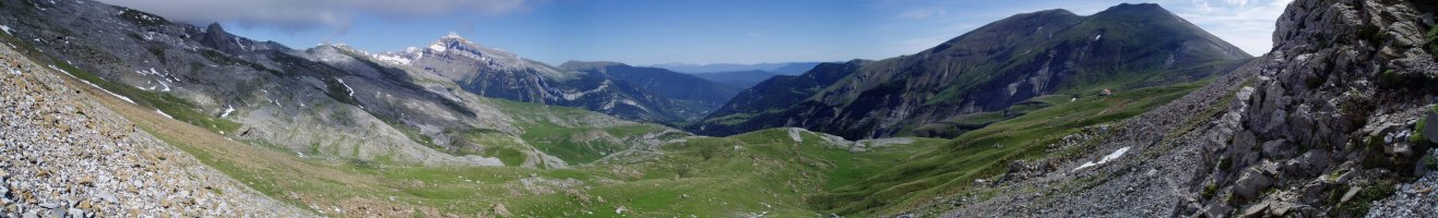 Hegoaldeko bailaratik hego-ekialdera ikuspegi zabala