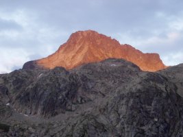 Ilunabarrean Bachimañako goiko urtegitik ikusita