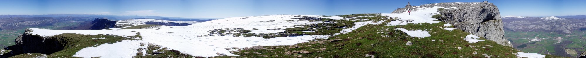 Ekialdetik tontorrera iristen den bidetik 360ºtako ikuspegia