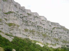 Hegoaldeko amildegiko hormak