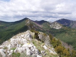 Gailurra, atzean Olotoki eta Errezlanda ikusten direlarik