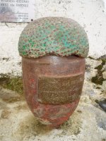 Gurutzea duen tontorreko buzoia