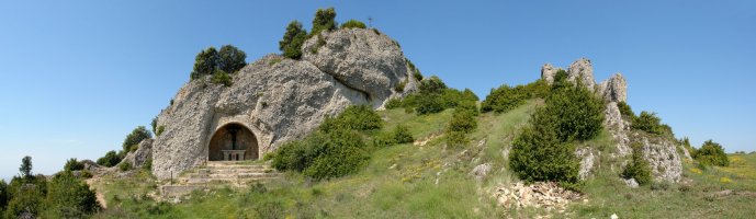 Harpean egindako ermita, San Cipriano inguruan