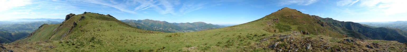 Hegoaldeko lepotik. Eskubi aldean Haltzamendi. 360º.