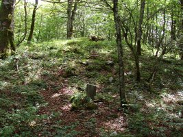 Ilunbetako Arrate, tumulua eta txapa adierazgarria