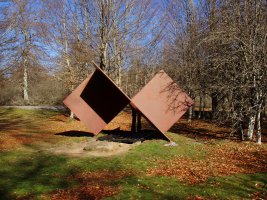 Otsoportillon fusilaturikoen omenezko oroitarria