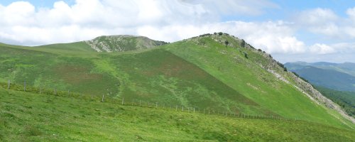 Goñiburu eta Goñiburutxikia Taplako mendatetik