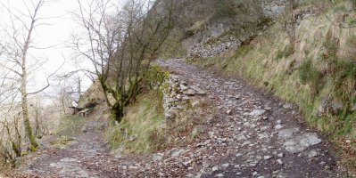 Goldetxoko atakara sigi-saga igotzen den bidearen pasarte bat