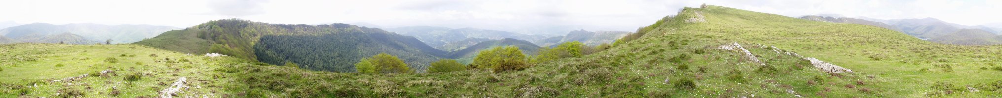 Agaotz eta Leizadi arteko bizkarretik 360ºtako ikuspegia