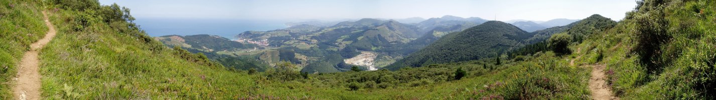 Aterpetik Arnoko Gurutzera igotzen den bidea