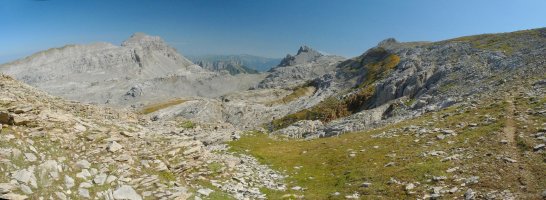 Gora egin ahala paisaia zabaldu egiten da