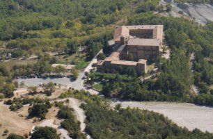 Leireko monastegia igoerako bidetik