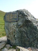 Oroitarria Landerreko lepoan