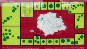 Hilharriak taldeak jarritako informazio panela