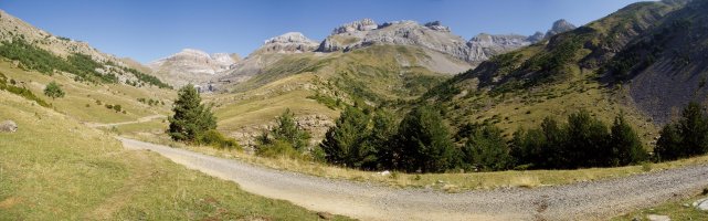 Saleras aterpearen ingurutik ikuspegia