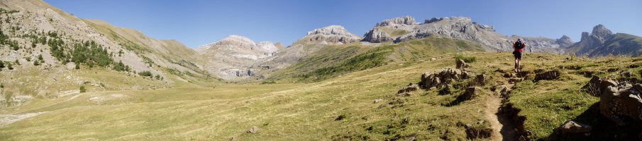 Igüer eta Rigüelo bailaren arteko hegian gora