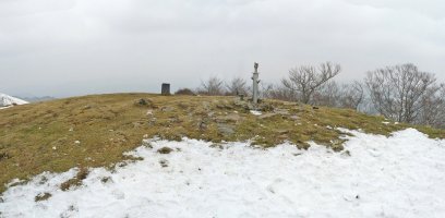 Urepelgo tumulua, mendiaren gailur-gailurrean