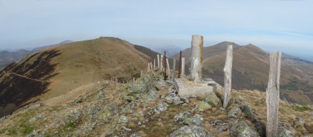 Mehatzeko gailurra. Atzean, Argarai eta Adartza