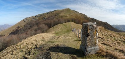 Mugarria Beraiko lepoaren gainean