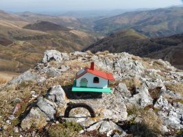 Laurinagako txartelontzia, Iruñeko Anaitasunak jarria