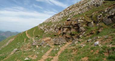 Aska Adartzako gailurraren azpian