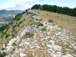 Buzoia dagoen lekutik iparraldera begira