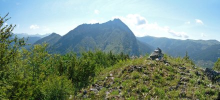 Belabarsaitsako gailurra, atzean Ezkaurretxiki