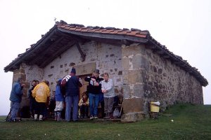 Santa Krutz ermita Oñatin konpondu aurretik