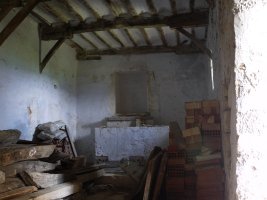 Barru aldean eraikuntza gaiak gordetzen dira