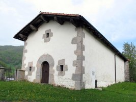 Santa Kruz ermita Berueteko hilerrian