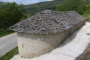 Arlosaz egindako teilatua